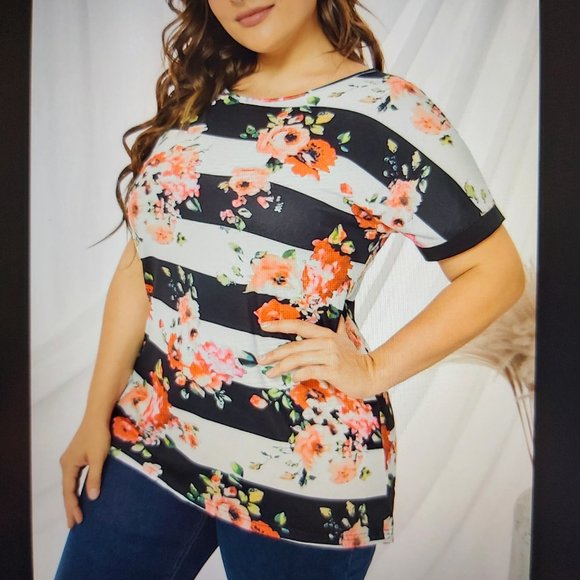 067. Stripe Plus Size Striped Floral Short Sleeve Top  Size 3X - Picture 3 of 6